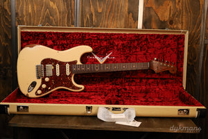 Fender Custom Shop 1960 Stratocaster Relic HSS Desert Sand