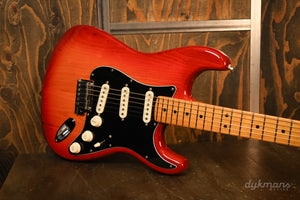 Fender Ultra Luxe Stratocaster Plasma Red Burst 2021