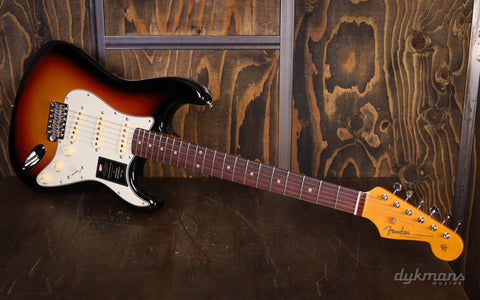 Fender American Vintage II '61 Stratocaster 3-Tone Sunburst