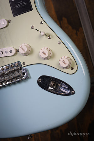 Fender Limited Edition Vintera II Road Worn '60s Stratocaster Sonic Blue