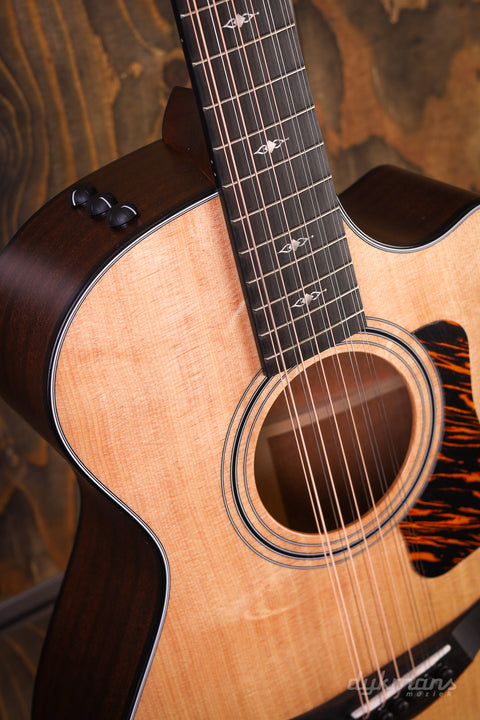 Taylor 352CE 12-String